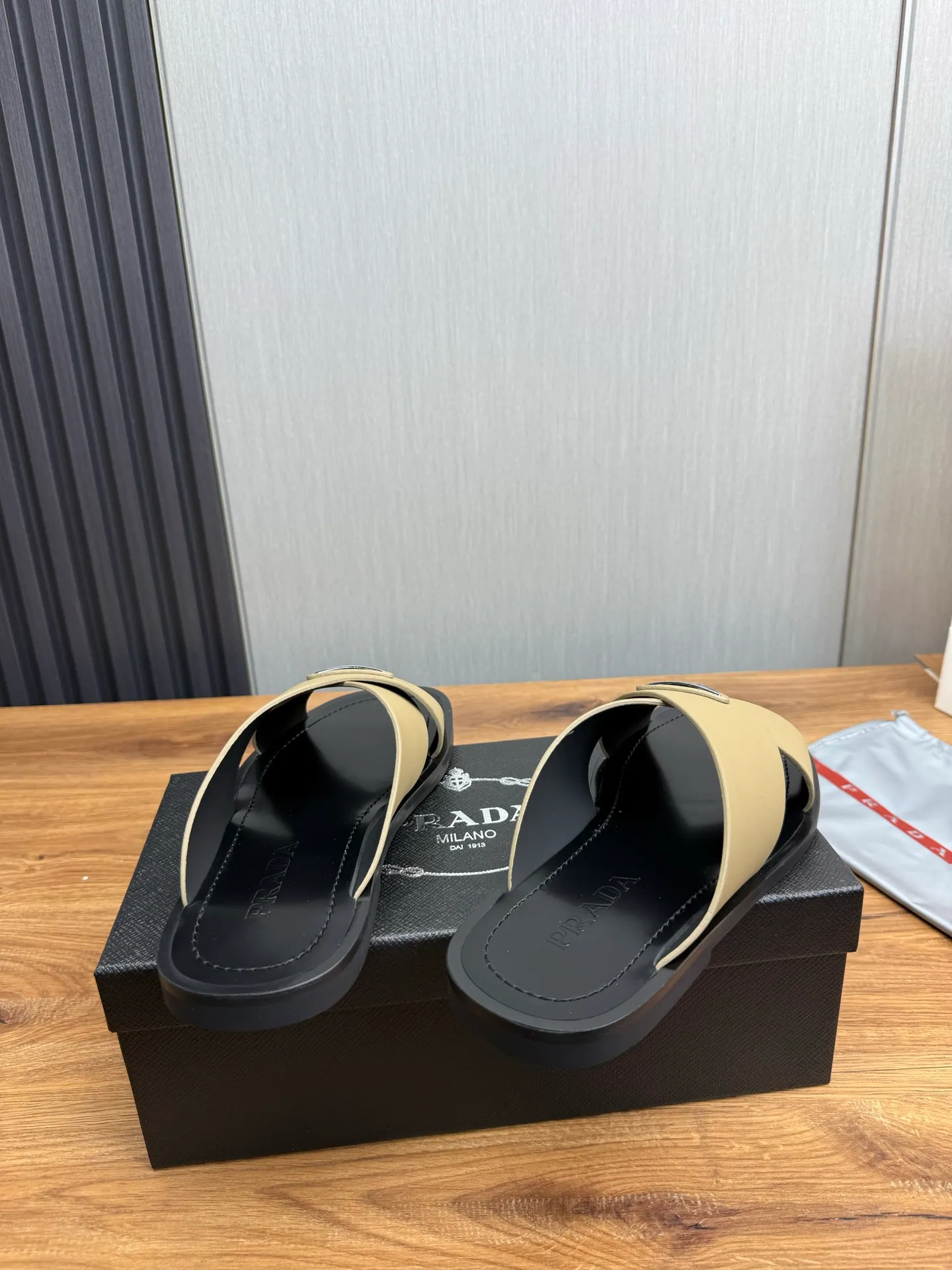 Factory price 340💰 ＰＲＡＤＡPrada - popular men's slippers hot sale 🔥 🩴Official website one to one production 38-45 sizes 45 46 🉑️Customized!